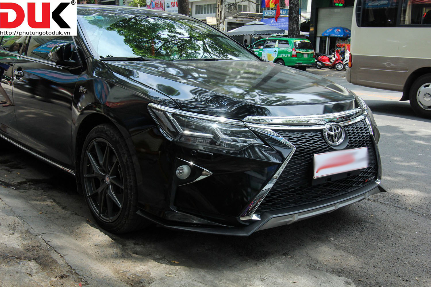 LẠ MẮT PHIÊN BẢN TOYOTA CAMRY ĐỘ LEXUS